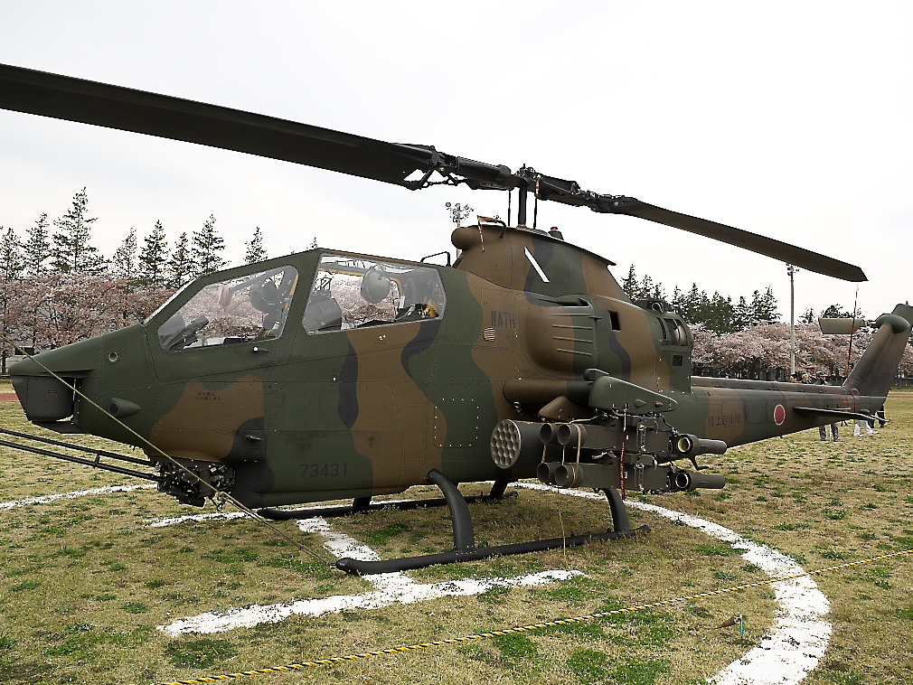 AH-１Sヘリ地上展示_4