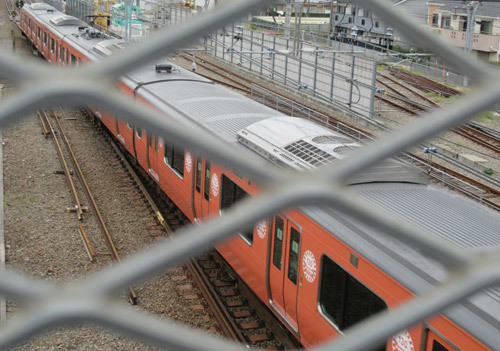 中央線オレンジラッピング電車