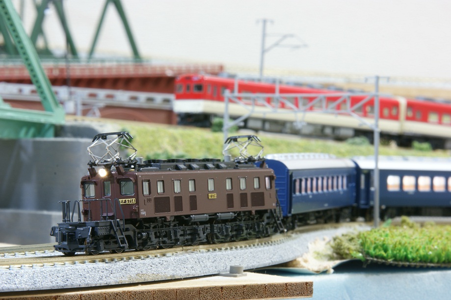 鉄道模型】EF57 常点灯化 - ビスタ模型鉄道（エヌゲージ日記）