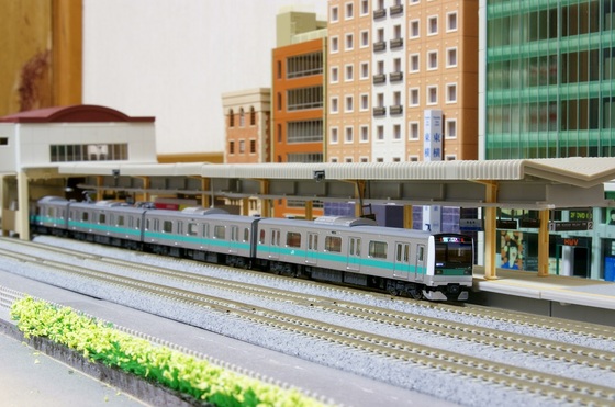 鉄道模型】TOMIX JR E233-2000系通勤電車 - ビスタ模型鉄道 