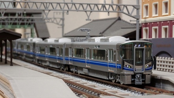 JR 521系 ３次車(TOMIX)と２次車(KATO) - ビスタ模型鉄道（エヌゲージ 